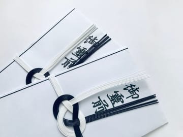 葬儀で香典を家族まとめて包もうとしたら、親戚から「1人ずつ出すべきだ」と言われてしまいました。マナーとしてはどちらが正しいのでしょうか？