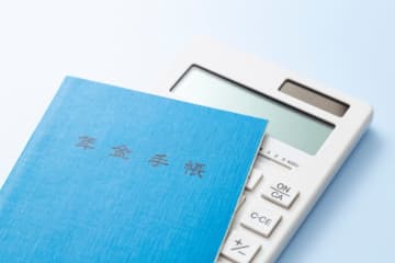 自分が年収500万円、妻が年収300万円で共働きです。仮に40年間「厚生年金」を払い続けた場合、もらえる年金額は具体的にいくらでしょうか？