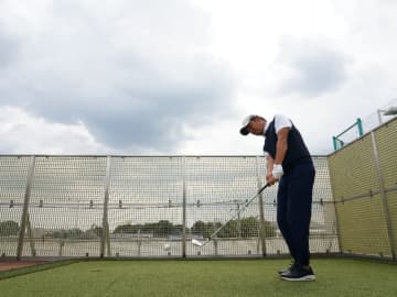 アプローチは曲げるつもりで打つが正解！転がしたいときの打ち方は…