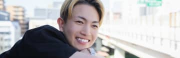 「芸能界に染まりきりたくない」超話題俳優・綱啓永“引っ込み思案だった”自身を変えた存在とドラマ発ユニット『8LOOM』への今だから言える本音