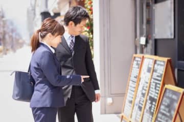 「弁当を買っても1000円は超えます」丸の内勤務の50代男性、ランチ予算は「1500円から2000円」