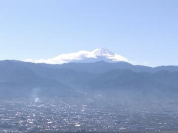 山梨・2.5時間「絶景周回ハイキング」コース！　下山後は名産ワイン＆石和温泉も堪能OK！　週末にぜひ