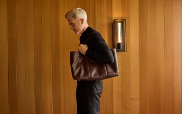 【ココマイスター新作】英国の“渋い艶”と日本の職人技が融合！オンオフ対応「ダーリントンコレクション」からトート＆ボストン登場