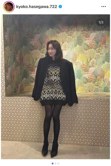 47歳・長谷川京子、超ミニ丈ニットワンピ姿　絶賛の声「全身のバランスが完璧」「足細すぎ」