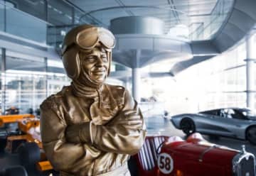 ニュージーランドにあるマクラーレン家の墓が破壊行為を受ける。金色のペンキで塗り潰されるなどの被害に