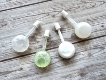 【セリアのスポイトボトル】化粧品の詰め替えと少量持ち歩きに便利！｜旅ライターの裏技・愛用品教えます