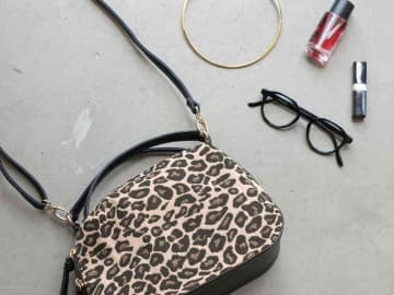 『両手が空く』はマスト！【グローバルワーク】機能もたくさん♡「ショルダーバッグ」