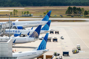 米運輸省、航空便10％減を命令　政府一部閉鎖で、7日から順次