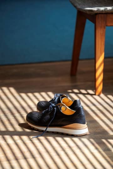 【クラフツマンシップの極み】testoniから革新的な新作スニーカー「モエナ」登場！ディアレザー＆レーザーカットでラグジュアリーに昇華！