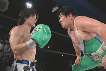 【DDT】“煽りパワポ”を封印されたササダンゴが2冠戦前哨戦で上野勇希組に白星！「おまえの腰が折れたとしても、俺がお姫様抱っこして控え室まで帰ってやるよ」