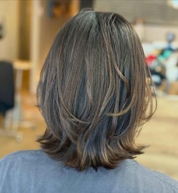 こんなオシャレに白髪ぼかし！？《40・50代》がマネしたい♡【今っぽハイライトヘア】