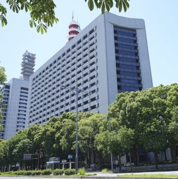 栃木の宝飾店に車突入疑いで逮捕　匿流か、ブラジル国籍の男ら3人