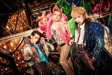 ENVii GABRIELLA、「クールでダークなエンガブ」を感じ取れる配信シングル「火ノ鳥」リリース発表