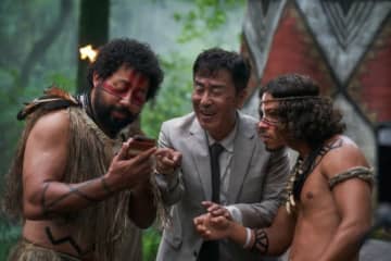 リュ・スンリョン＆チン・ソンギュ主演の映画「大命中！MEは何しにアマゾンへ？」予告編＆場面写真が解禁