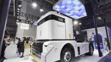 輸入博でお目見え　SF映画にも登場の自動運転トラック「Q-Truck」