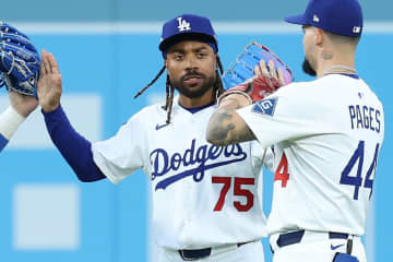 「パレードからわずか数日だなんて」地元記者も惜別…WS第６戦のヒーローに非情通告も同地区ライバルへ移籍成立「すべてに感謝するよ」