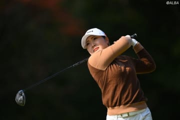 ＜中間速報＞高橋彩華と申ジエが首位　佐久間朱莉、荒木優奈1差追走