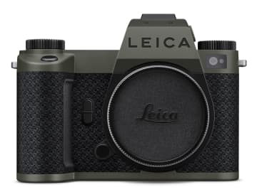 アラミド繊維を外装に採用した「ライカSL3 "Reporter"」　ボディカラーはダークグリーンに　赤バッジは省略