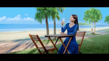 宮崎の青い海に“人魚” 雲海酒造「木挽 BLUE」 生成AI活用の新CM