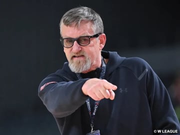 BTテーブス氏がアイシンのHCへ…リーグ2連覇に導いた古巣・富士通と就任早々に激突