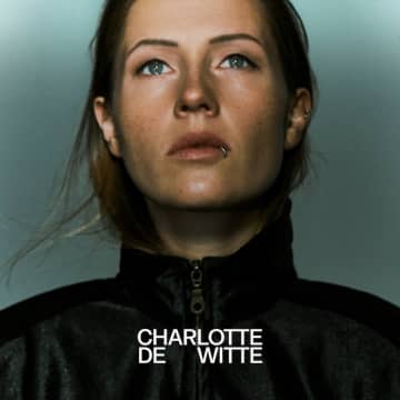 Charlotte de Witte、セルフタイトルのデビューアルバムを自身のレーベル KNTXTよりリリース