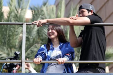 大谷翔平の真美子夫人はＡＲＭＹ！？　バッグのアクセサリーが「ＢＴＳ・Ｖのグッズではないか」