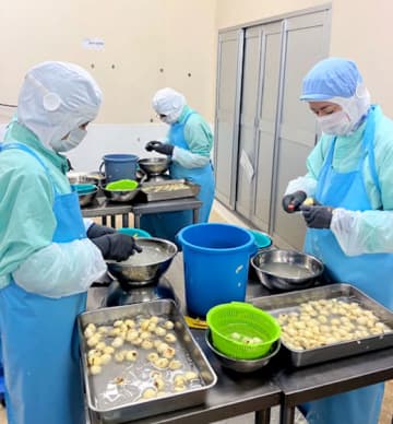 石井食品 栗の皮むき工程を公開 品質保証の取り組みも