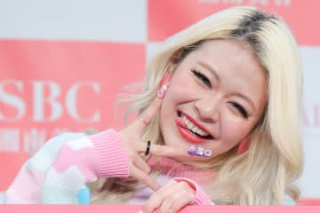 人気のギャル女性芸人、妹らが「美人」と話題　エルフ荒川が3姉妹でダンス「そっくり」「最高」