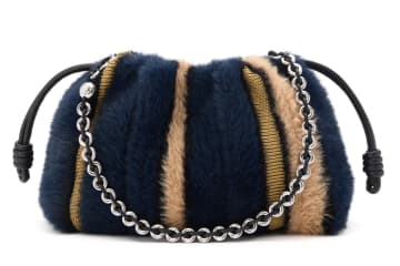 ロエベ“ふんわり”ニット＆アニマル柄シアリングの「フラメンコ」バッグ