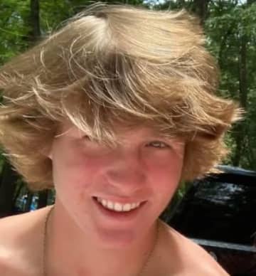 米18歳少年刺殺の容疑者は4年前に“前科”…再犯防げぬ司法制度には怒りの声、亡き少年の臓器提供には祈りの声が