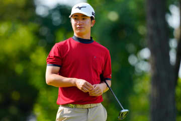 パット好調の杉浦悠太が首位浮上 15歳最年少プロの加藤金次郎がツアー初予選通過