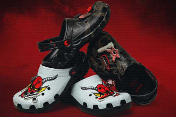 ストレンジャー・シングス×クロックス、“裏側の世界”着想のサンダルとチャーム