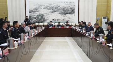 自衛隊幹部、北京で中国軍と交流　佐官級10人が陸軍施設視察