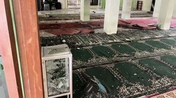 高校のモスクで爆発　50人以上がケガ　インドネシア