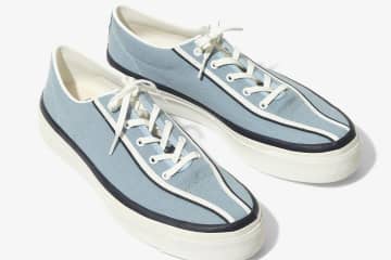 ニードルズ×ワクワのデッキシューズ、パイピングを配したキャンバスorスエードの厚底スニーカー