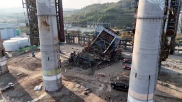 【映像】解体工事中のボイラー施設が倒壊し作業員9人生き埋め、3人死亡…救助活動が難航　韓国南東部・蔚山