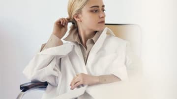 「定番の3色だけでオシャレに見える」シンプルなコーディネートの「上手な成功例」