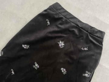 いま注目の「ベロア」！ →【しまむら】で1,000円台の「上品スカート」見つけた！