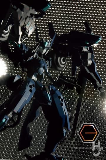 ヘキサギア「ヴェローチェ改【レヴァンテ】」と無限邂逅メガロマリア「ペネトレイター」をミキシング！全体のデザインに統一感を持たせたパワードスーツをご覧あれ