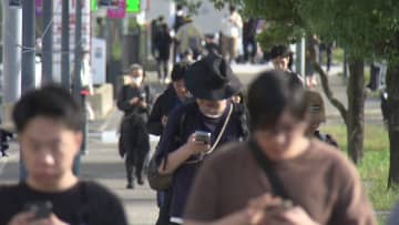 街に「ポケモンGO」な人があふれる！スマホ見ながら 行き交う人たち…ポケモン一色！周遊型リアルイベント「ワイルドエリア」でプレイヤーが海外からも集結