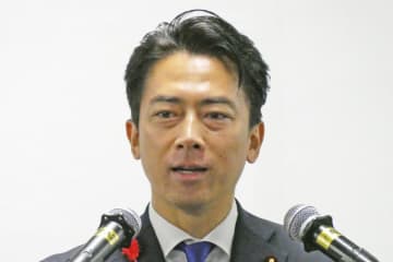 小泉進次郎防衛相　自衛隊の木銃装備を心配する声に「安全な位置からクマを追い払うことが可能」