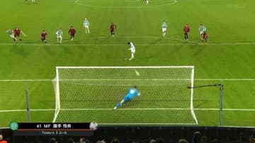 日本代表MF、大ブーイングのなか強烈PK弾を叩き込んでEL初得点！「一矢報いた！」GKの手を弾く弾丸シュート炸裂の瞬間