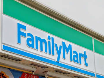 ファミマ限定「新作高見えアウター」が凄かった！オーバーサイズなのに着ぶくれしないよ♪（正直レビュー）