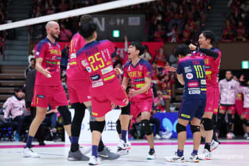 東京GBが満員のホーム開幕戦で大逆転勝利！ 2セットダウンからの逆襲成功に観客熱狂【大同生命SVリーグ男子第3節GAME1】