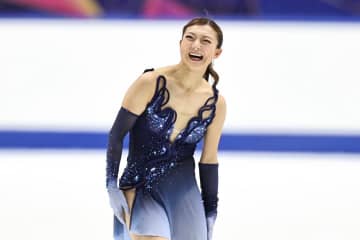 坂本花織が今季SPシーズンベスト77.05点の会心演技！４連覇へ堂々の首位発進【フィギュアNHK杯】