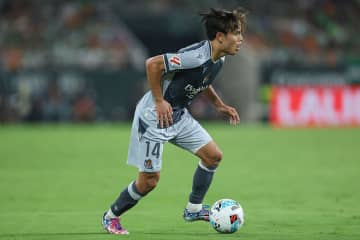 「彼の獲得に全力を注ぐ」プレミア名門が日本人MFの補強に本腰か!105億円を準備と現地報道!「監督が望む選手像に完璧に合う」