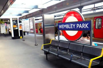 スタジアムに直結した｢ロンドン地下鉄｣の駅、非常に珍しい｢サッカークラブ名｣を冠した駅【サッカー強国と｢地下鉄｣の深～い関係】(2)