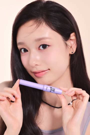 【エチュード】新登場♡繊細カールが続く「カールフィックスマスカラ スキニー」で目元美人に