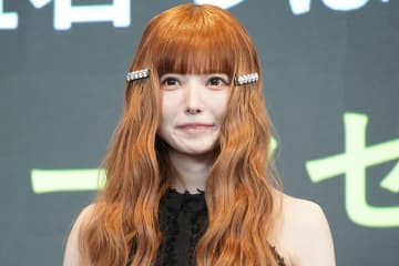 40歳・益若つばさ、17歳息子との2ショットにMEGUMIが衝撃「うわぁ、もう彼女やん！」