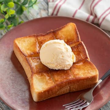 【食パンはもうトースターで焼かないで！】「こんなのウマいに決まってる」「毎日コレでいいわ」カリカリハニーシュガートーストのレシピ